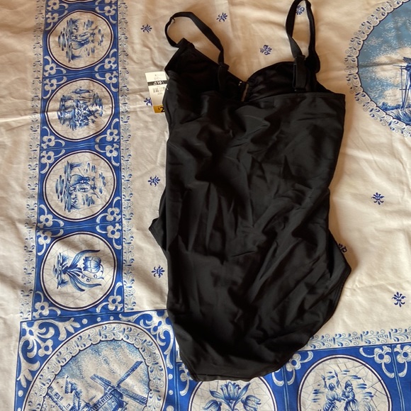 Brand new bathing suit never worn - Picture 3 of 3